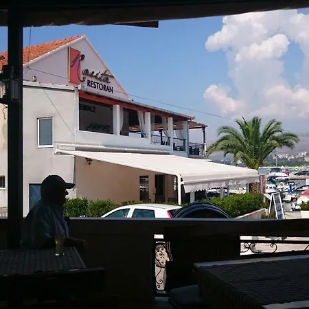 Semesterbostad Limun *